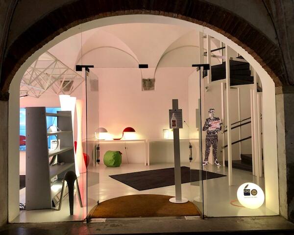 Un concerto lirico in uno show room