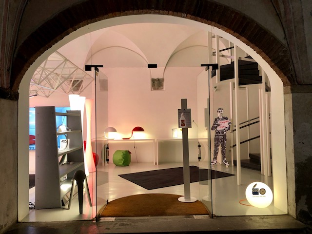 Un concerto lirico in uno show room