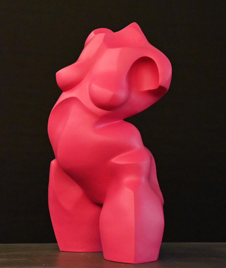 Le nuove mostre nelle gallerie di Pietrasanta - La signora del bello