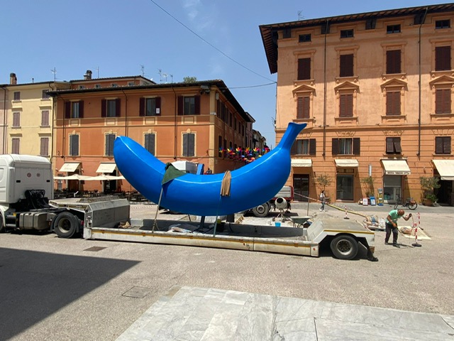 Le nuove mostre nelle gallerie di Pietrasanta - La signora del bello